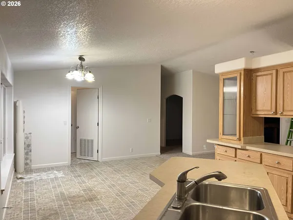 $399,900 | 11211 Highway 36, Mapleton, OR 97453