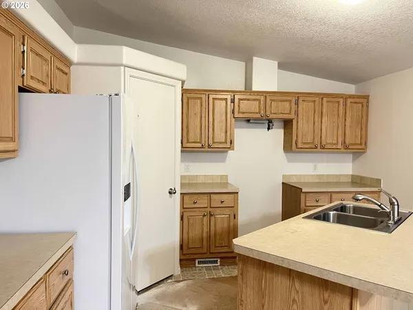 $399,900 | 11211 Highway 36, Mapleton, OR 97453