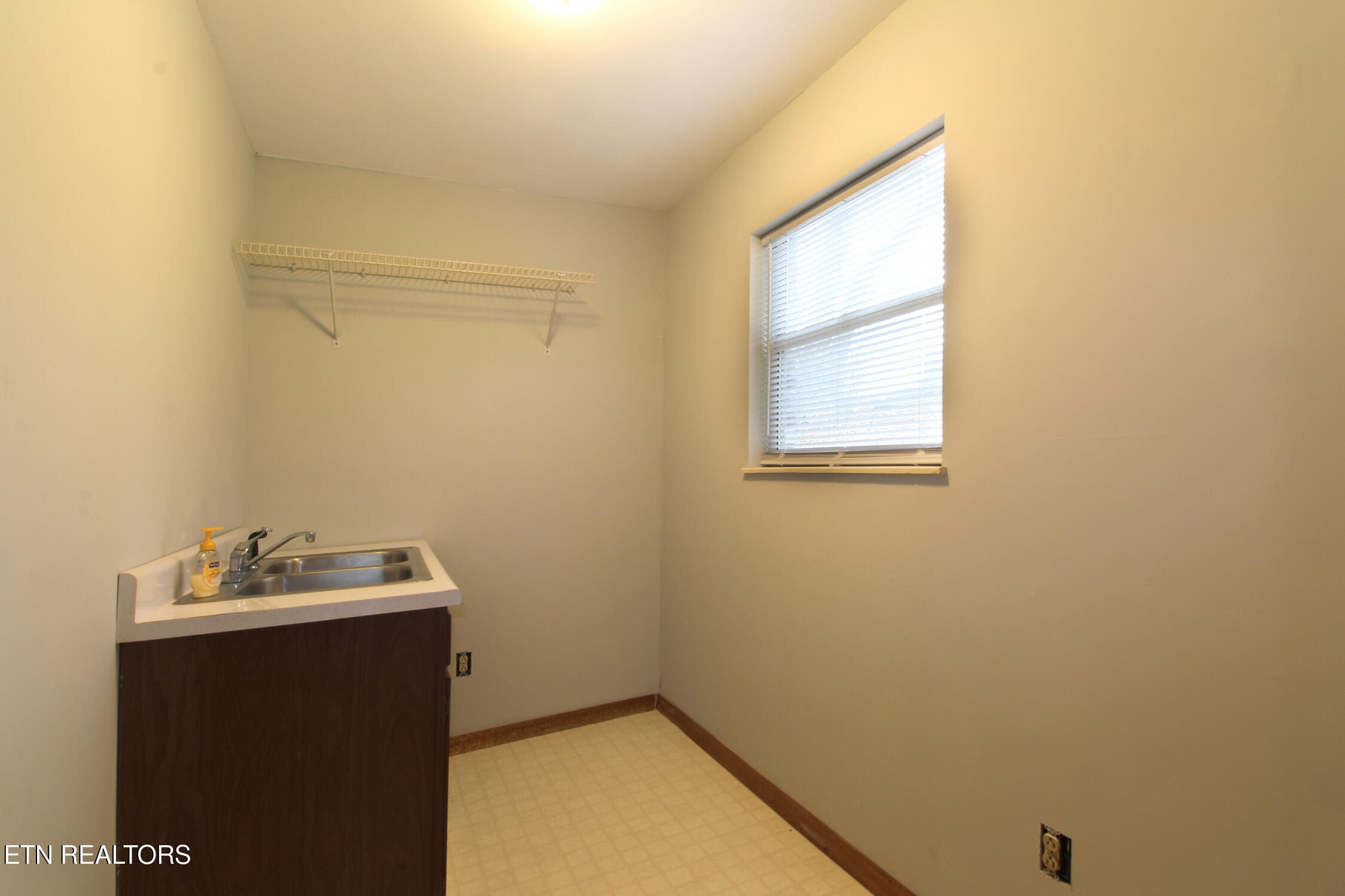7101 Rollins Road Knoxville, TN 37918 - Photo 17 of 23 IMG_2916