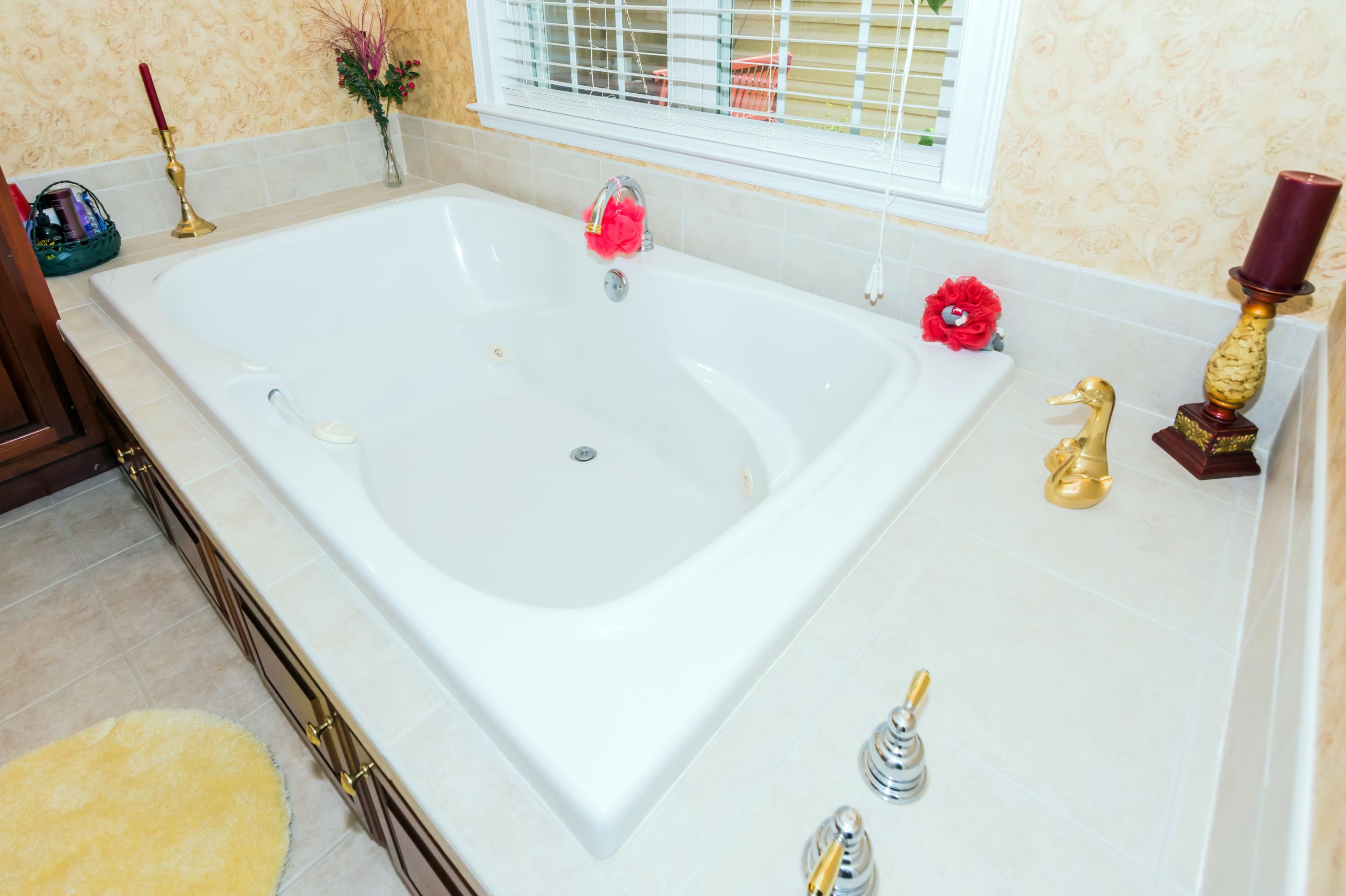 2468 Hudlow Loop Road Dunlap, TN 37327 - Photo 14 of 33 Master Bath Tub