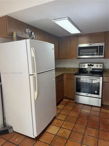 $2,500 | 6860 Southwest 45th Lane, Unit 4, Miami, FL 33155