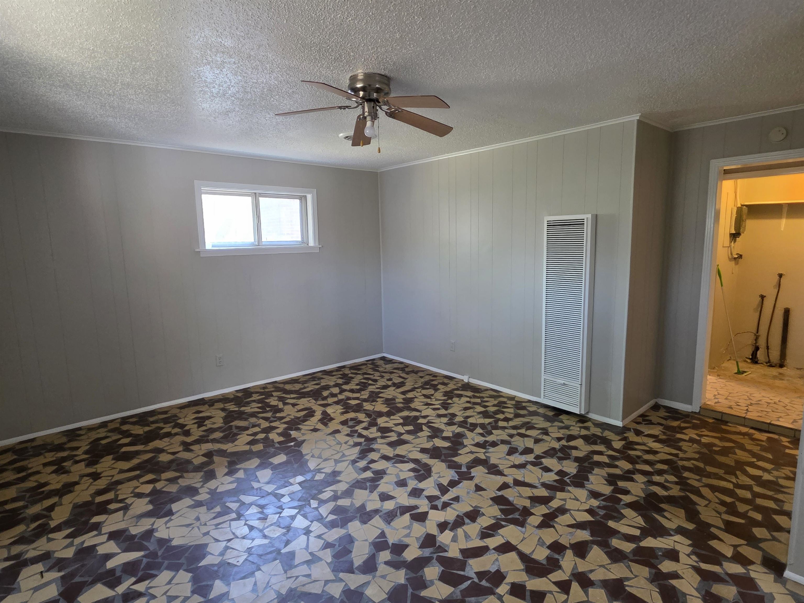 1404 Cameron Street Memphis, TN 38106 - Photo 28 of 37 a view of a big room with a workspace