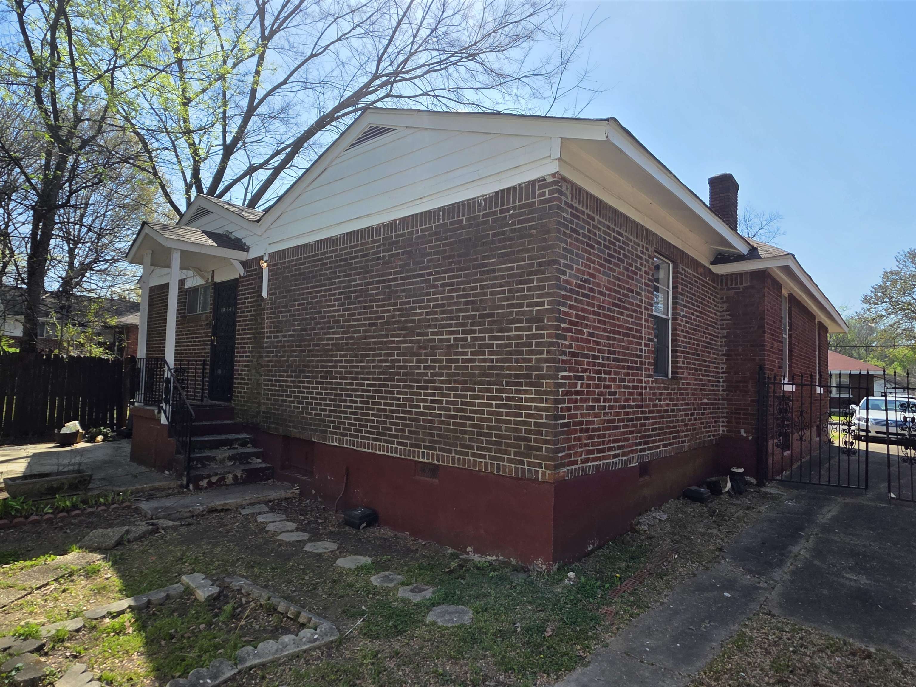 1404 Cameron Street Memphis, TN 38106 - Photo 5 of 37 a view of a backyard of the house