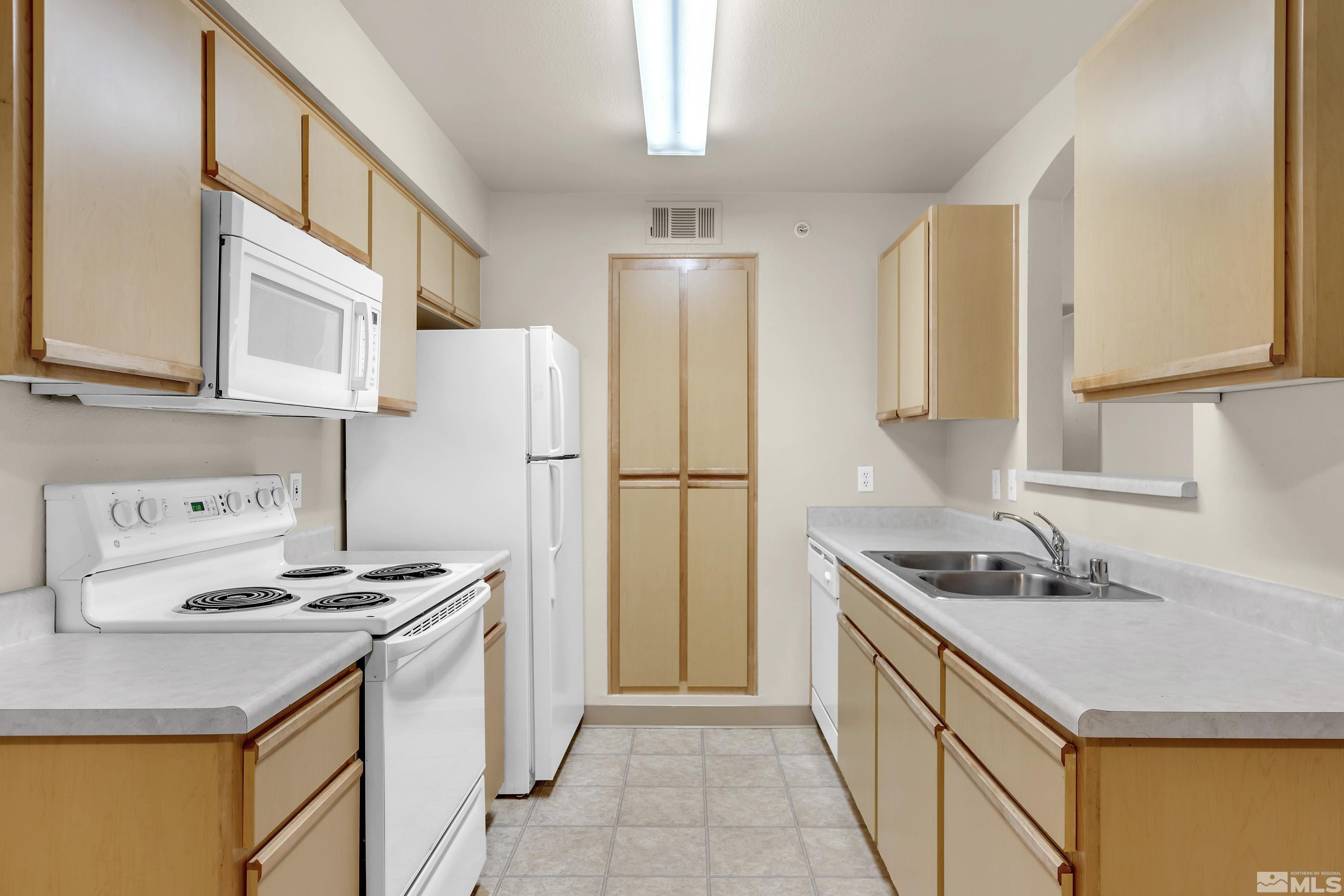 6850 Sharlands Avenue, Unit 2120 Reno, NV 89523 - Photo 5 of 35 a kitchen with stainless steel appliances granite countertop a sink stove and refrigerator