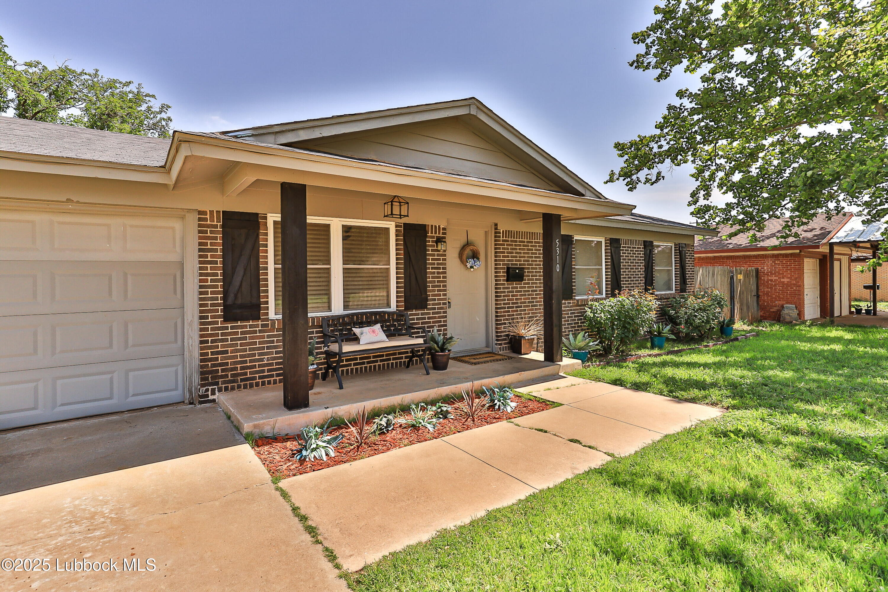 5310 45th Street Lubbock, TX 79414 - Photo 3 of 32 5310 45th-40
