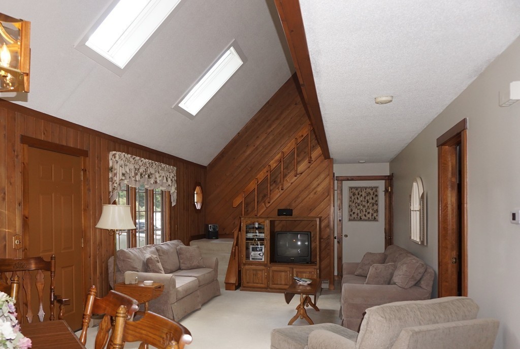 143 New Boston Road Sturbridge, MA 01566 - Photo 4 of 30