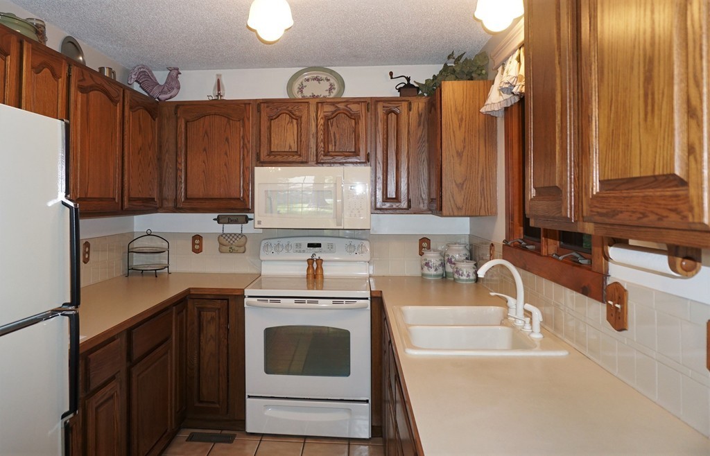143 New Boston Road Sturbridge, MA 01566 - Photo 7 of 30