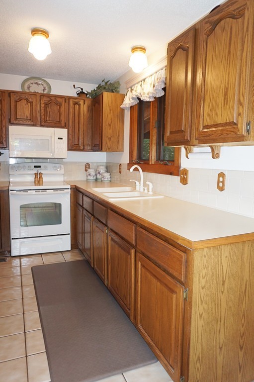 143 New Boston Road Sturbridge, MA 01566 - Photo 8 of 30