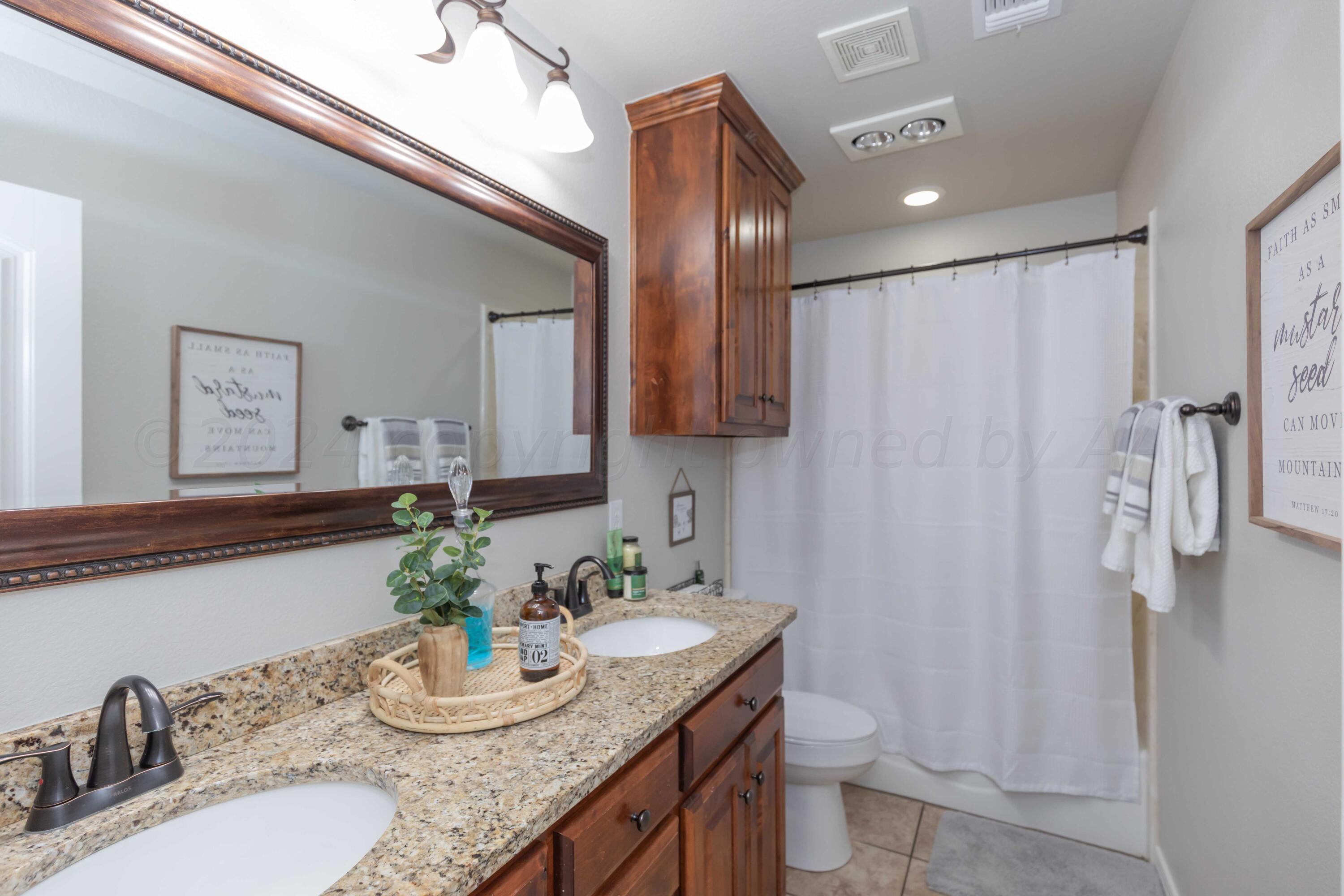 5901 South Rusk Street Amarillo, TX 79118 - Photo 18 of 53 HALLWAY FULL BATH