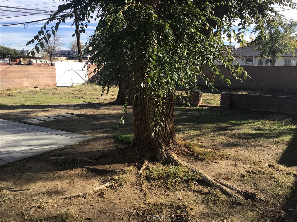 1202 West Lumber Street Lancaster, CA 93534 - Photo 15 of 16 a view of a yard with wooden fence