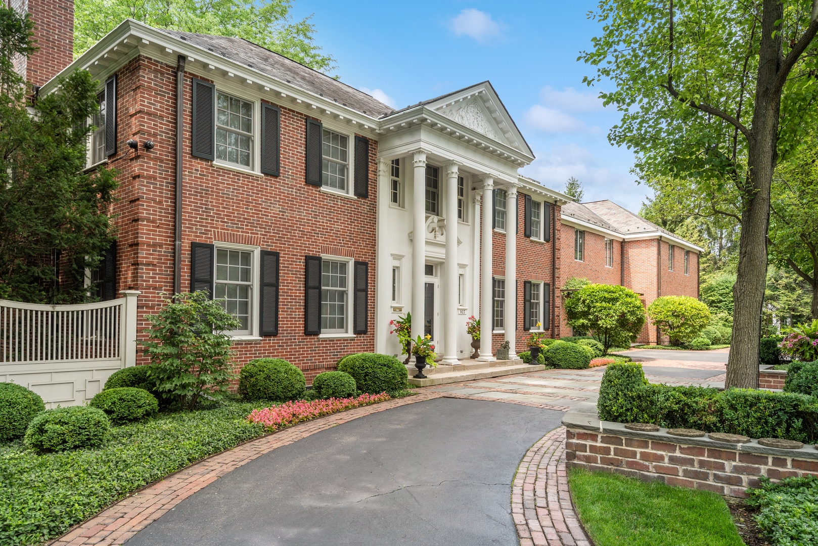 927 Romona Road Wilmette, IL 60091 - Photo 2 of 82 Gallery Image 2