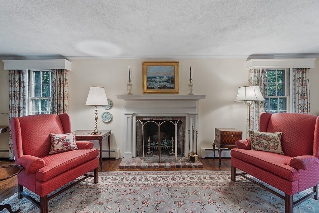 9 Whipple Road Hamilton, MA 01982 - Photo 4 of 32 Gallery Image 4