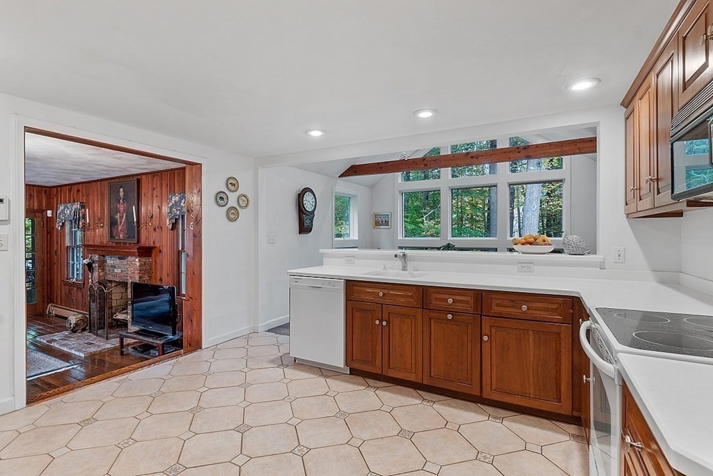 9 Whipple Road Hamilton, MA 01982 - Photo 9 of 32 Gallery Image 9