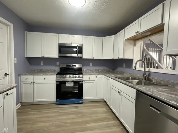 $300,000 | 305 Cardinal Drive, Whiteland, IN 46184