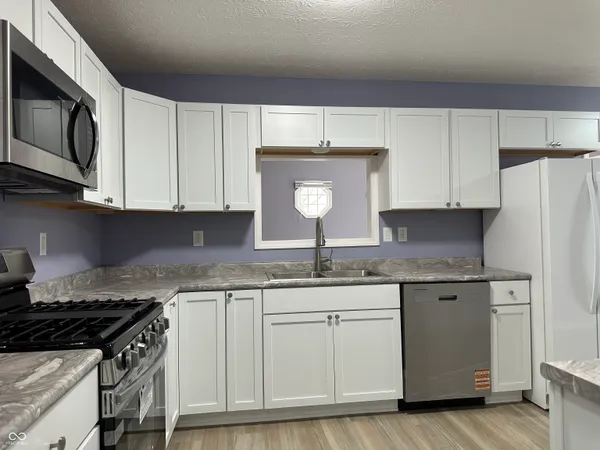 $300,000 | 305 Cardinal Drive, Whiteland, IN 46184