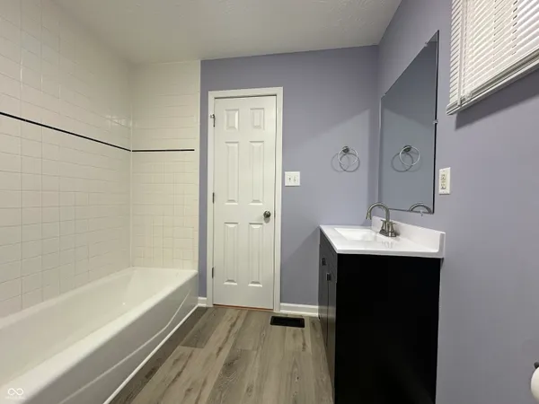 $300,000 | 305 Cardinal Drive, Whiteland, IN 46184