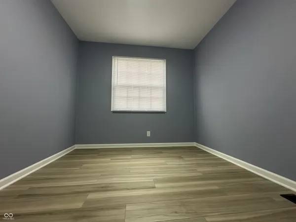 $300,000 | 305 Cardinal Drive, Whiteland, IN 46184