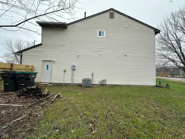 $300,000 | 305 Cardinal Drive, Whiteland, IN 46184