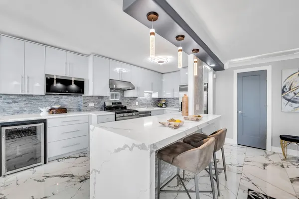 $3,400 | 400 East Randolph Street, Unit 2225, Chicago, IL 60601