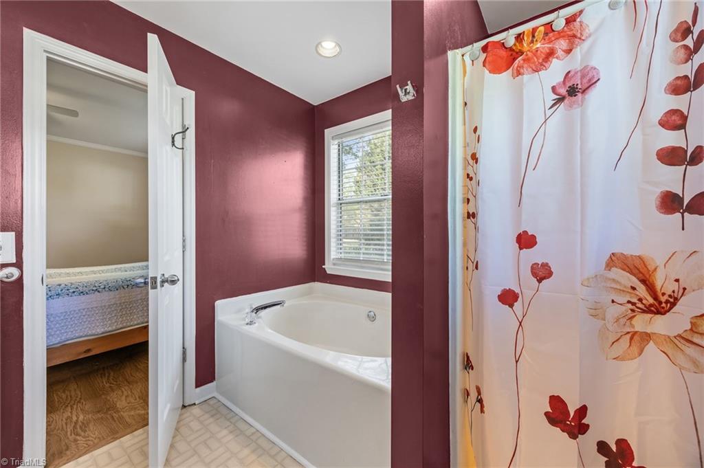 3922 Landover Drive High Point, NC 27265 - Photo 20 of 34