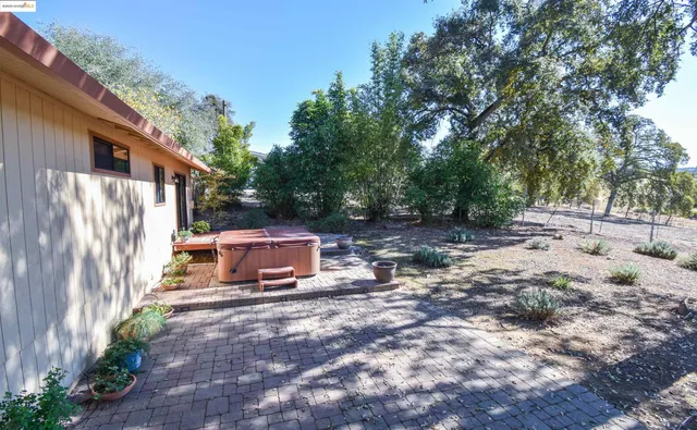 a view of a house with backyard and sitting area