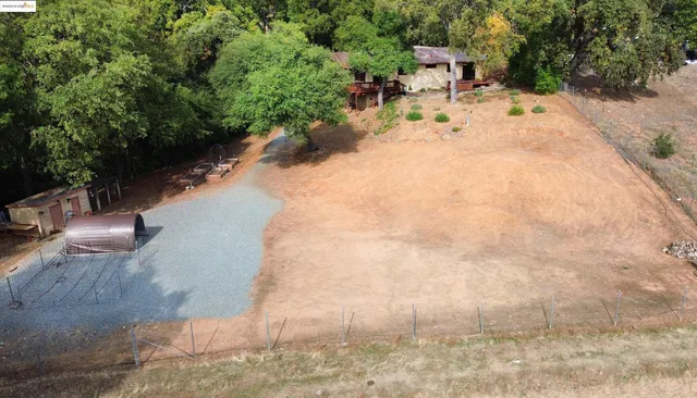 a view of a backyard with sitting area