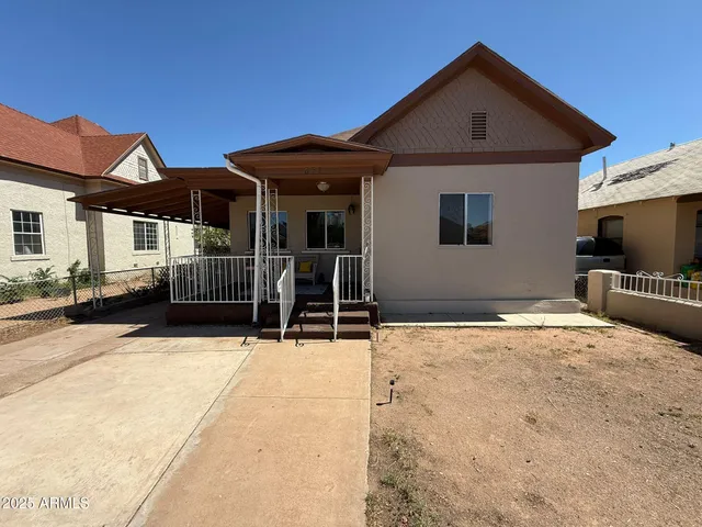 $1,400 | 851 East 9th Street, Douglas, AZ 85607