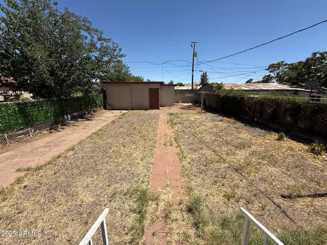 $1,400 | 851 East 9th Street, Douglas, AZ 85607