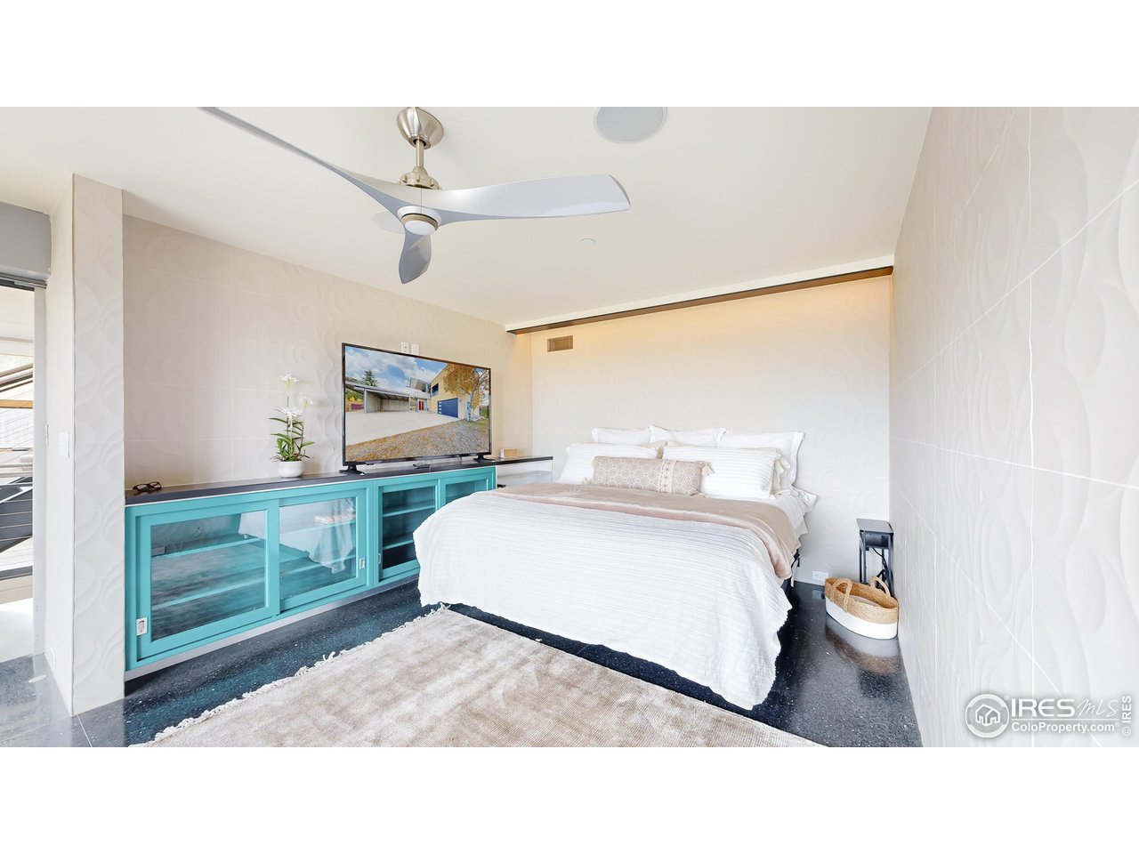 987 Lost Angel Road Boulder, CO 80302 - Photo 14 of 40 a bedroom with a bed and a dresser