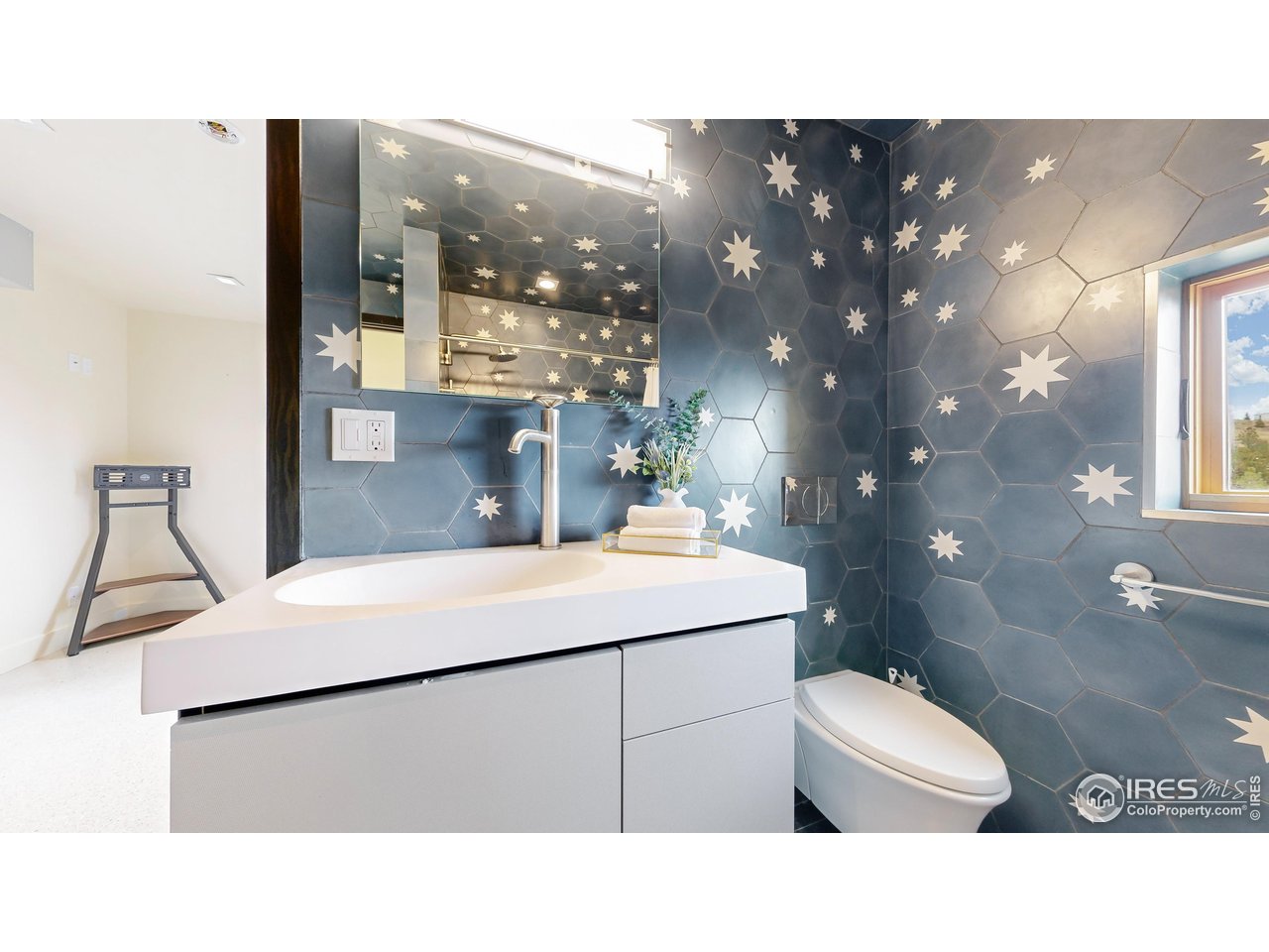 987 Lost Angel Road Boulder, CO 80302 - Photo 19 of 40 a bathroom with a sink a toilet and a mirror