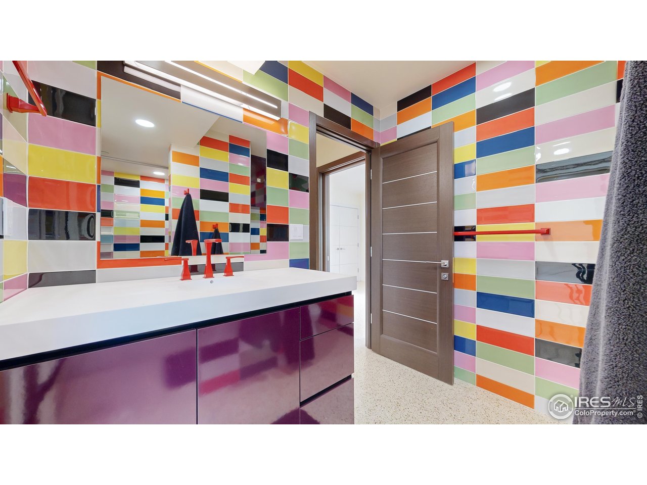 987 Lost Angel Road Boulder, CO 80302 - Photo 21 of 40 a bathroom with a sink a toilet and shower