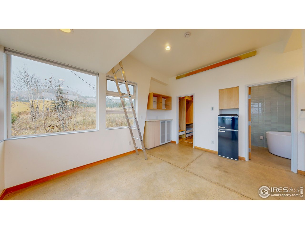 987 Lost Angel Road Boulder, CO 80302 - Photo 35 of 40 a open living room with a large window