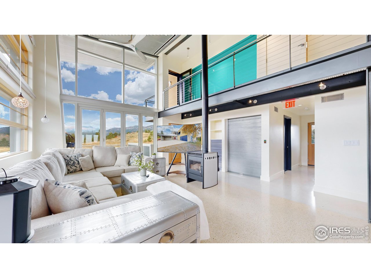 987 Lost Angel Road Boulder, CO 80302 - Photo 4 of 40 a living room with furniture