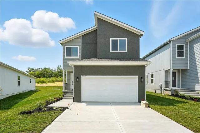 $399,950 | 707 Glenn Circle, Raymore, MO 64083