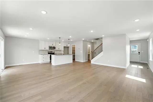 $399,950 | 707 Glenn Circle, Raymore, MO 64083