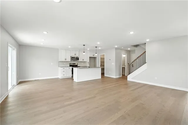 $399,950 | 707 Glenn Circle, Raymore, MO 64083