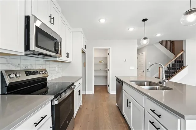 $399,950 | 707 Glenn Circle, Raymore, MO 64083