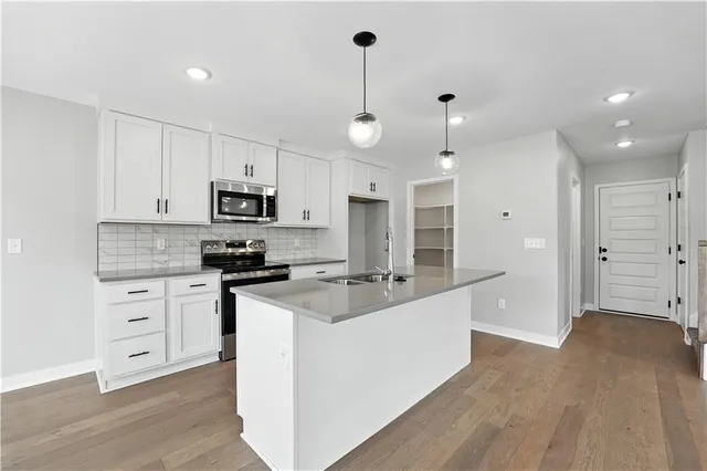 $399,950 | 707 Glenn Circle, Raymore, MO 64083