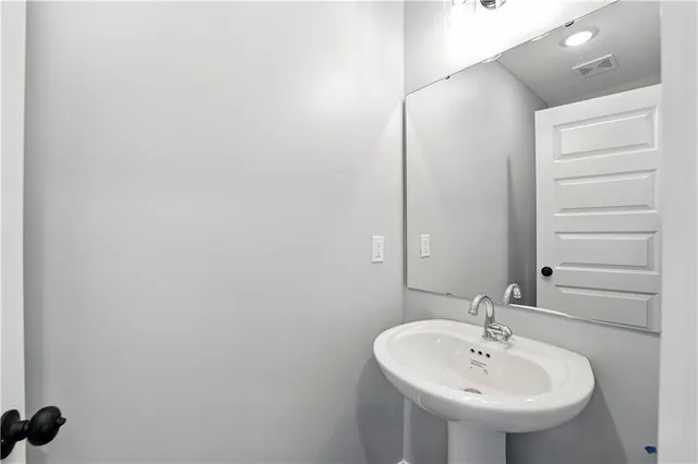 $399,950 | 707 Glenn Circle, Raymore, MO 64083