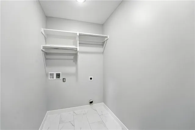 $399,950 | 707 Glenn Circle, Raymore, MO 64083