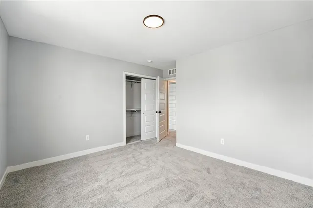 $399,950 | 707 Glenn Circle, Raymore, MO 64083