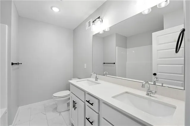 $399,950 | 707 Glenn Circle, Raymore, MO 64083