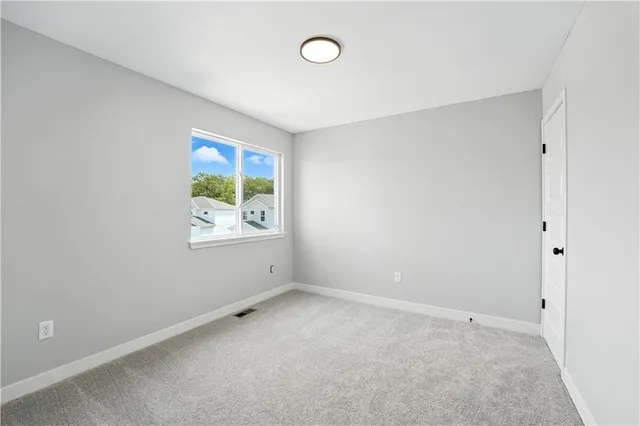 $399,950 | 707 Glenn Circle, Raymore, MO 64083