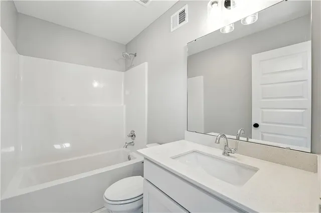 $399,950 | 707 Glenn Circle, Raymore, MO 64083