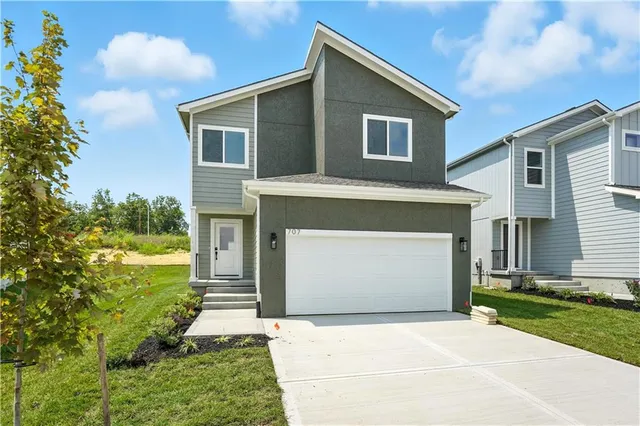 $399,950 | 707 Glenn Circle, Raymore, MO 64083