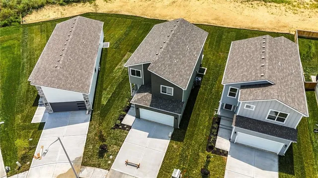 $399,950 | 707 Glenn Circle, Raymore, MO 64083