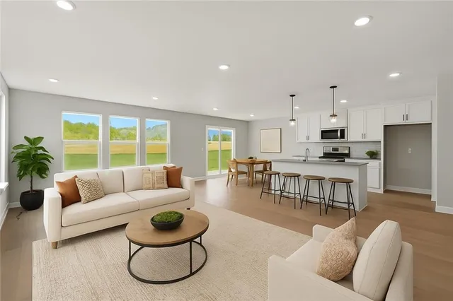 $399,950 | 707 Glenn Circle, Raymore, MO 64083