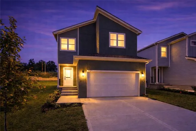$399,950 | 707 Glenn Circle, Raymore, MO 64083