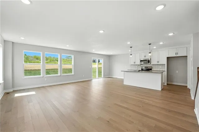 $399,950 | 707 Glenn Circle, Raymore, MO 64083