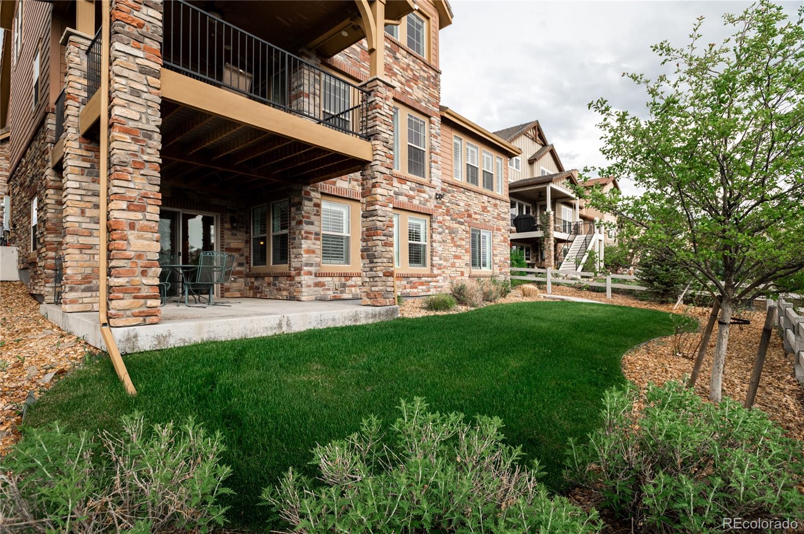 10599 Sundial Rim Road Highlands Ranch, CO 80126 - Photo 36 of 40 a view of a house with backyard and sitting area